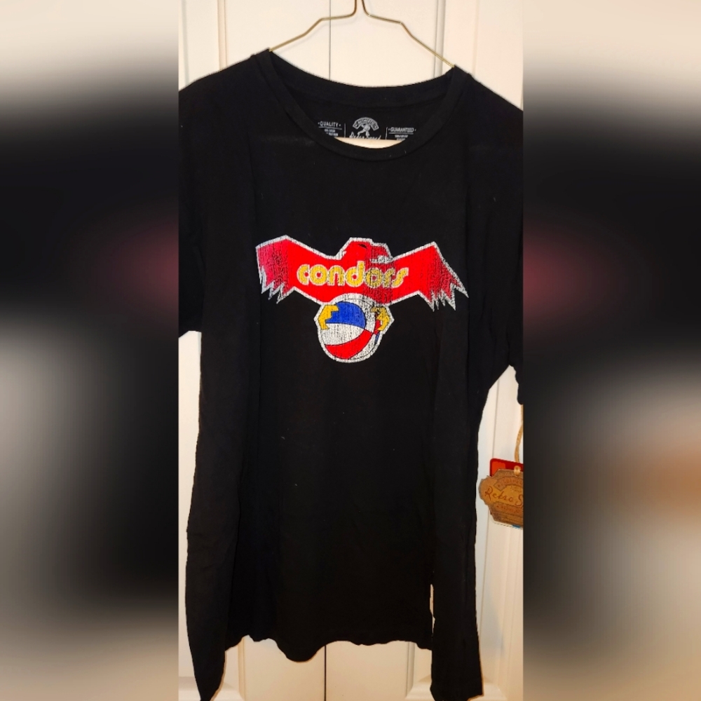 Original Pittsburgh condors basketball t-shirt in medium